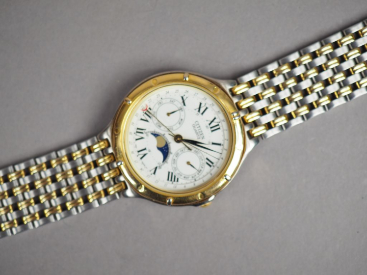 Ensemble de quatre montres, comprenant :  - SEIKO.  Montre, modèle Las