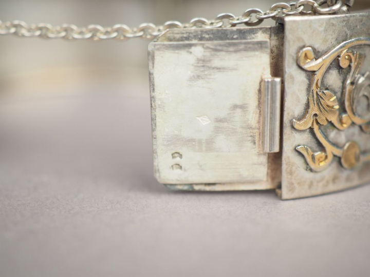 Ensemble comprenant trois différents bracelets en argent. Poids. 111,9