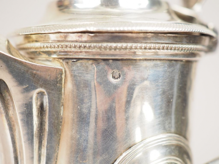 Verseuse tripode en argent, poinçon Minerve, poinçon au premier coq, p