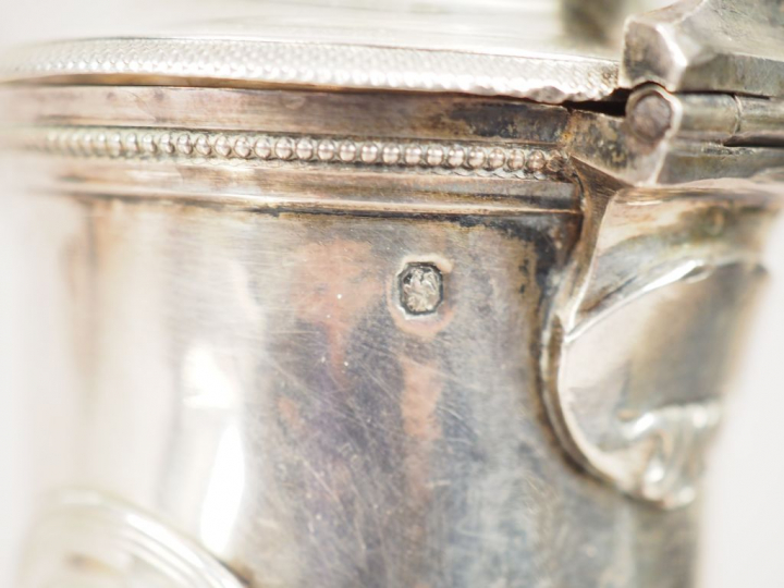 Verseuse tripode en argent, poinçon Minerve, poinçon au premier coq, p