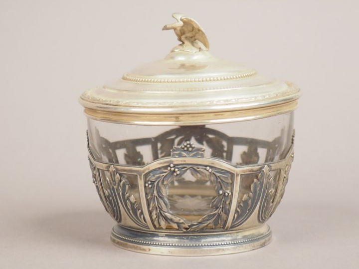 Sucrier en argent, poinçon Minerve, à décor ajouré de feuilles d'acant