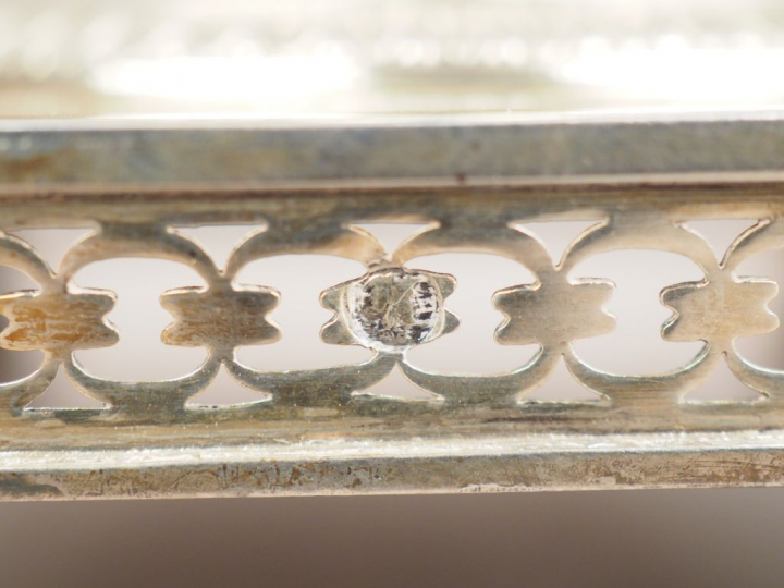 Monture de sucrier en argent.  H. 22,5 cm  Poids. 545 g (manque la ver