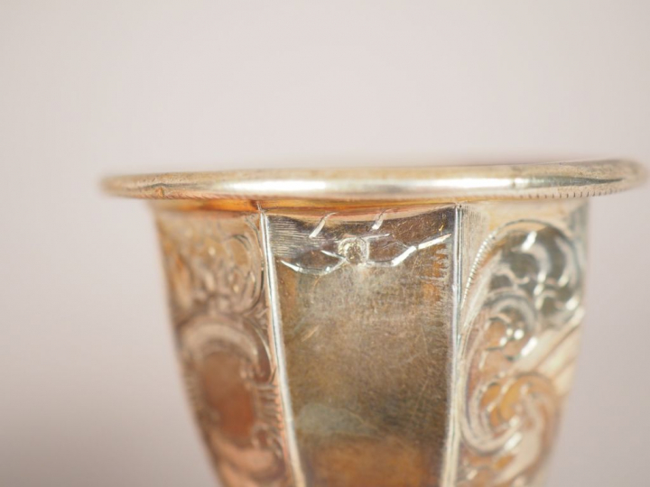 Deux différents coquetiers en argent, poinçon Minerve. Poids. 110 g