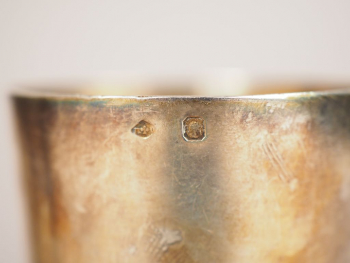 Ensemble comprenant :  - une timbale en argent, poinçon Minerve, à déc