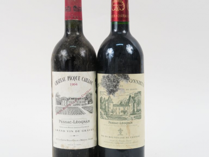 2 BOUTEILLES : 1 CHÂTEAU CARBONNIEUX GCC GRAVES 2001 EA - 1 CHÂTEAU PI