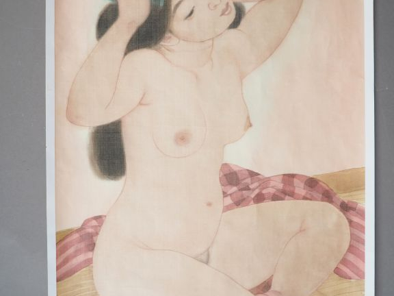 NGUYEN HOANH "Jeune femme au peigne" Impression sur soie. Signée en ba