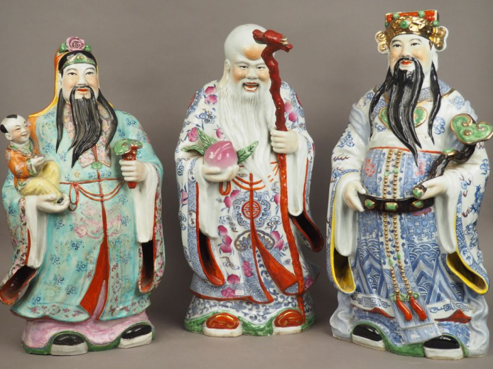 Grands sujets en porcelaine et émaux dans le style de la famille rose 