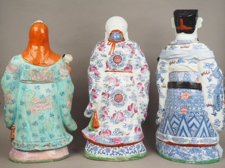 Grands sujets en porcelaine et émaux dans le style de la famille rose 