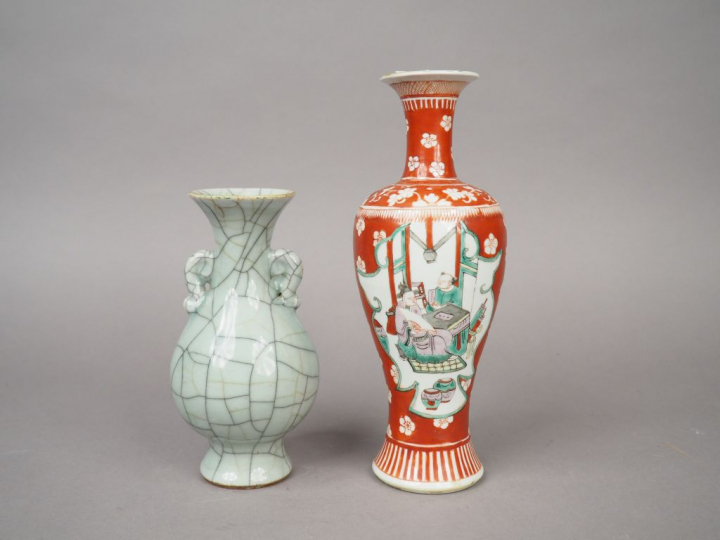 Ensemble comprenant :  - un vase en émail céladon craquelé de type Ge.