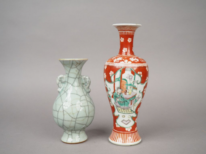 Ensemble comprenant :  - un vase en émail céladon craquelé de type Ge.