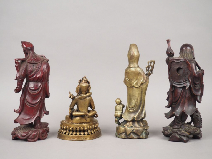 Ensemble comprenant :  - deux statuettes en bronze, l'une représentant
