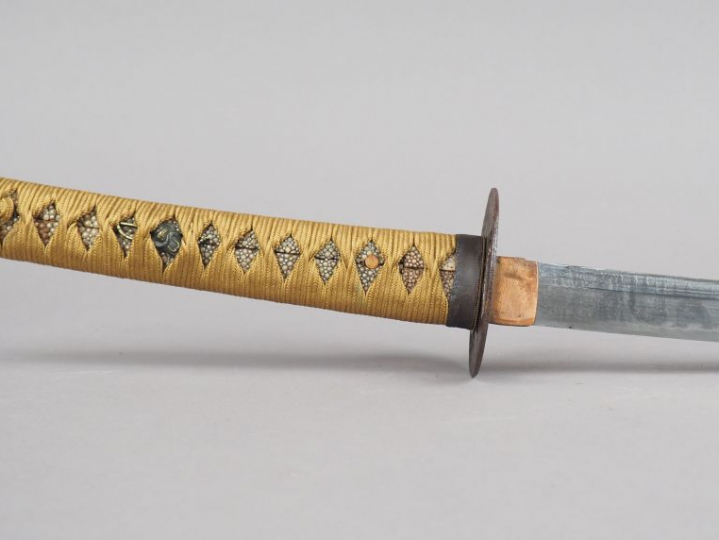 Wakizashi à lame à shinogi-zukuri, gunome hamon, nakago suriage à un m