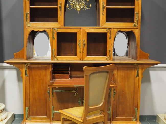 Bureau bibliothèque Art Nouveau en noyer, ouvrant à 8 portes et une ta