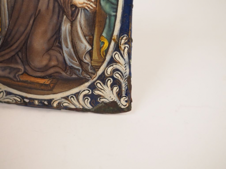 Plaque en émail peint polychrome représentant l’Extase de sainte Thérè