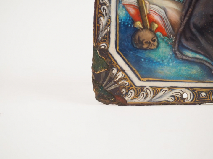 Plaque en émail peint polychrome avec rehauts de dorure représentant s