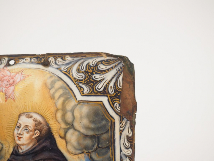 Plaque en émail peint polychrome avec rehauts de dorure représentant s