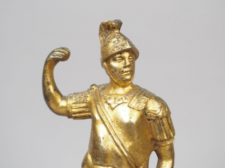 Mars en bronze doré. Italie, XVIIème siècle. Hauteur : 14 cm  Soclé. E