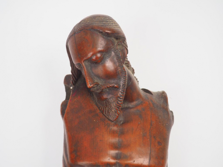 Grand fragment de crucifix XVIIème en buis.  H. 35 cm