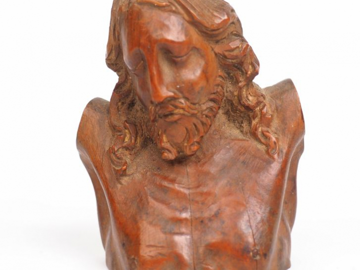 	Fragment de crucifix XVIIème en buis.  H. 7 cm