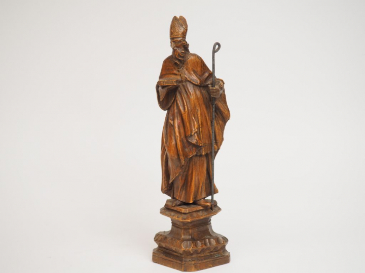 Sujet XVIIème en tilleul sculpté. « Evêque » H. 32 cm (crosse rapporté