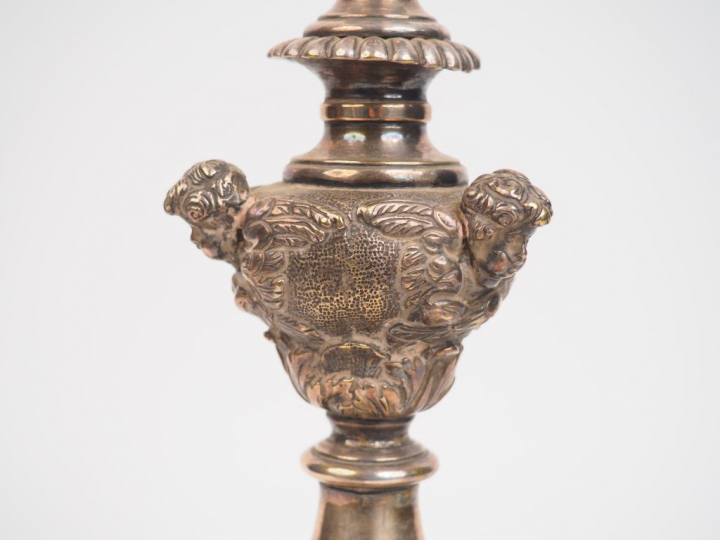 Base d’ostensoir ou de chandelier Louis XIV en bronze argenté, à décor