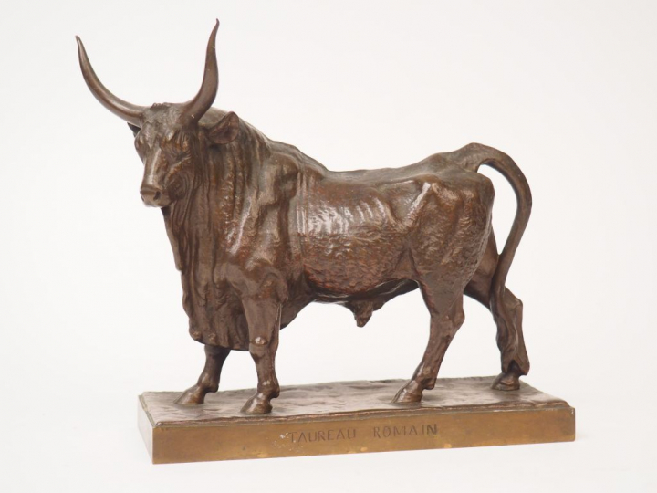 J. CLÉSINGER "Taureau romain" Sujet en bronze à patine brune. Fonte Ba