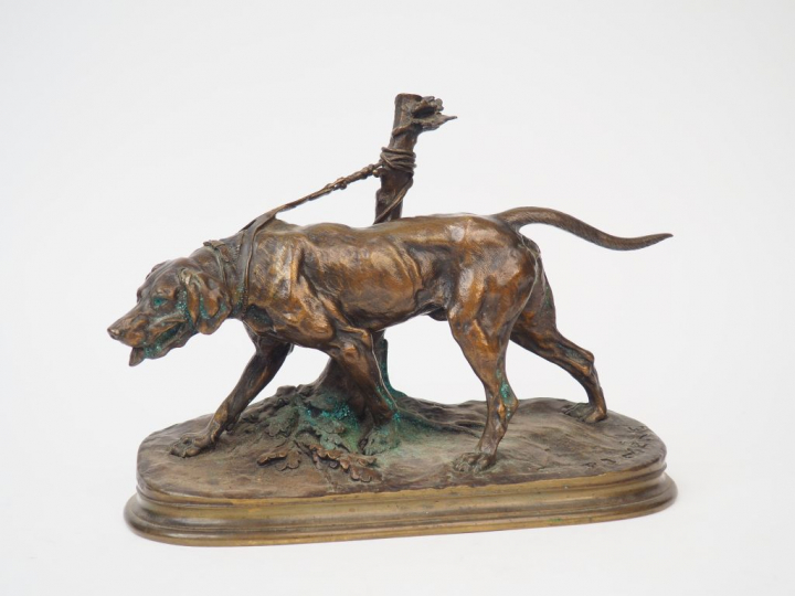 Pierre-Jules MÊNE "Chien de chasse" Sculpture en bronze.  Signée.  23,