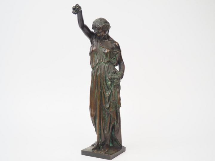 Aimé MILLET  "Jeune femme aux fleurs" Sculpture en bronze à patine ver