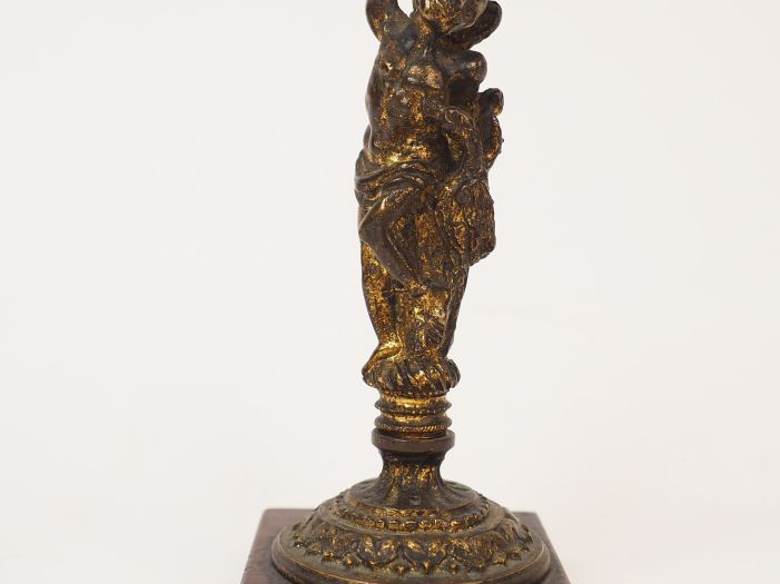 Prométhée en bronze doré sur un piédouche. XIXème siècle, dans le goût