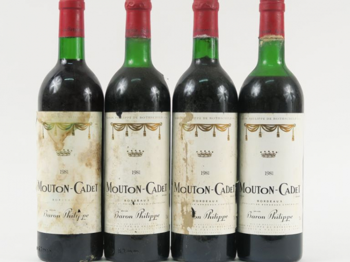 4 BOUTEILLES MOUTON CADET BORDEAUX - 1981 - 2 BG+/1 LB/1 MEP/CAPS CORR