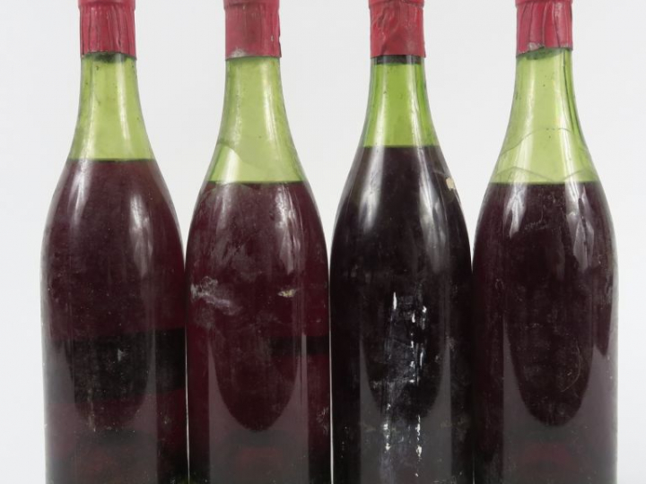 4 BOUTEILLES BOURGOGNE ANNEES 50 - 1 à 3 CM/1 à 5 CM/2 à 7 CM