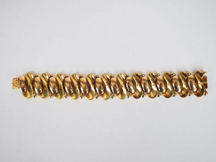 Bracelet articulé en or jaune.  Long. 18 cm  Poids. 55.44 g
