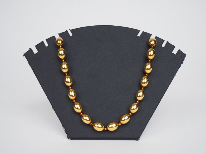 Collier de perles en or jaune.  Poids. 44.49 g
