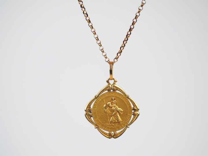 Médaille de baptême à l'effigie de Saint Christophe et sa chaine en or