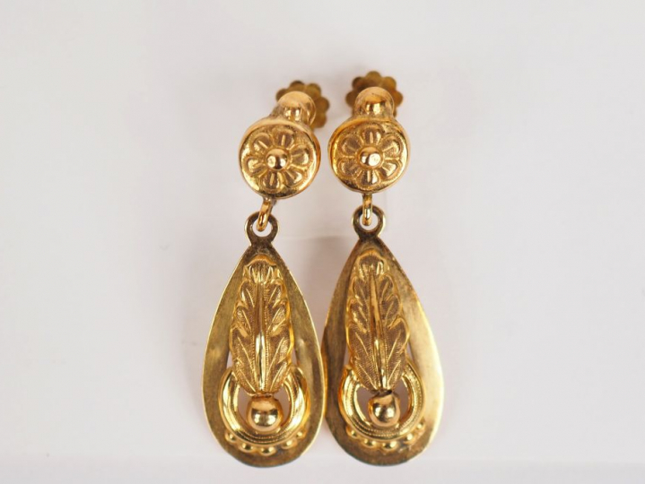 Paire de clips d'oreilles en or jaune. Poids. 3,60 g