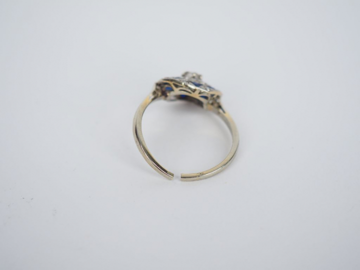 Bague de style Art déco en or blanc et platine, sertie de diamants et 