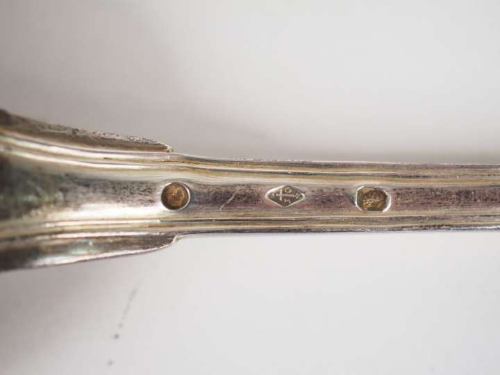Cuillère à ragoût en argent, poinçon Vieillard, modèle à filet. Long. 