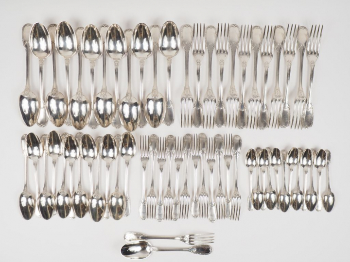 Partie de ménagère de style Louis XVI en argent, poinçon Minerve, à dé