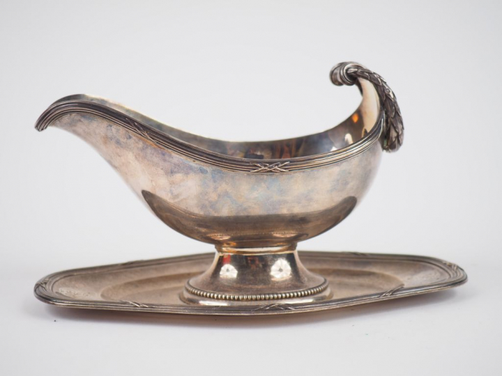 Saucière de style Louis XVI en argent, poinçon Minerve, à décor de tig