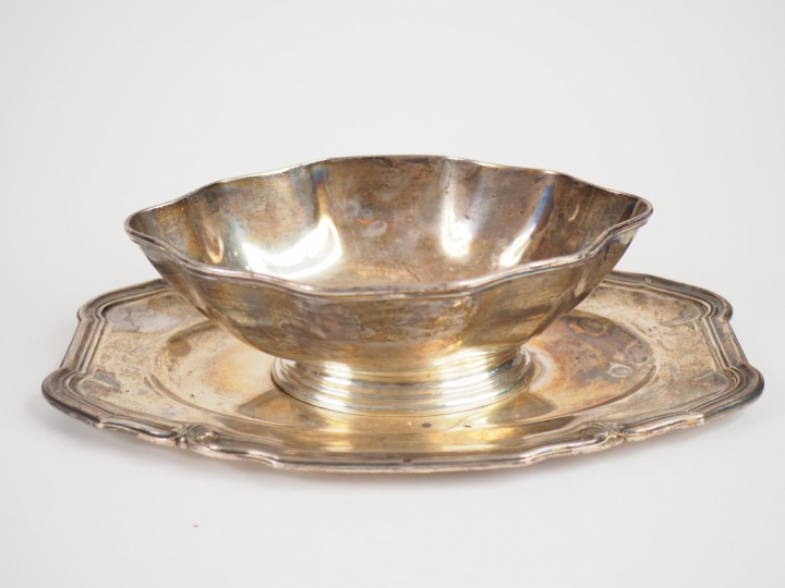 Saucière de style Louis XV en argent, poinçon Minerve, modèle coquille