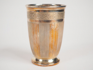 Vente aux enchères Timbale sur piédouche en argent, poinçon Minerve, à décor de frise de 