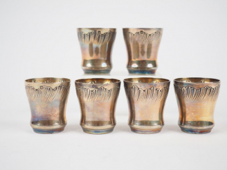 Vente aux enchères Suite de six verres à liqueur de style Louis XV en argent, poinçon Min