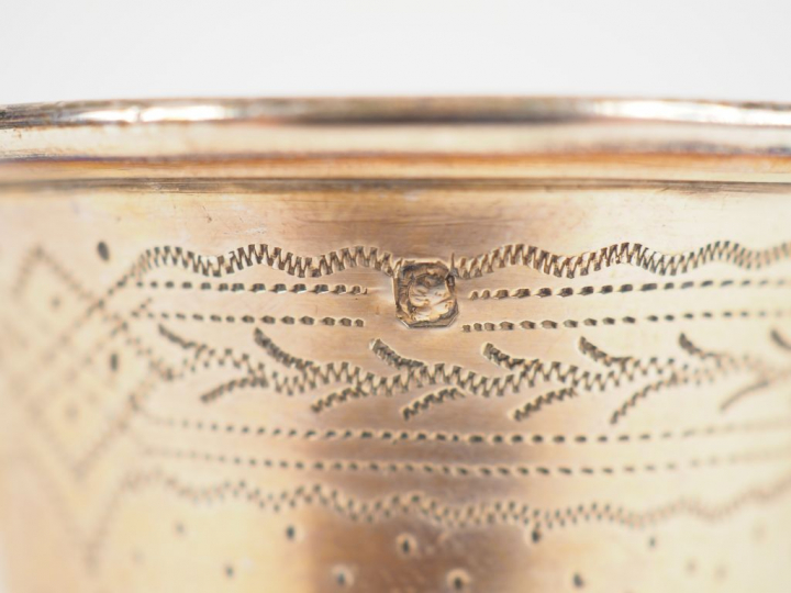 Trois différentes timbales en argent, poinçon Minerve.  H. 6 cm et 7,5