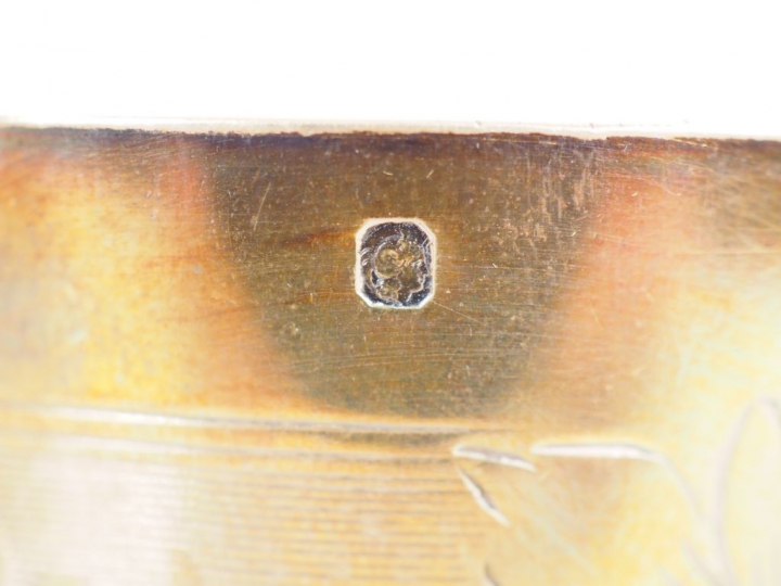 Timbale en argent, poinçon Minerve, à décor de cartouche et de frise d