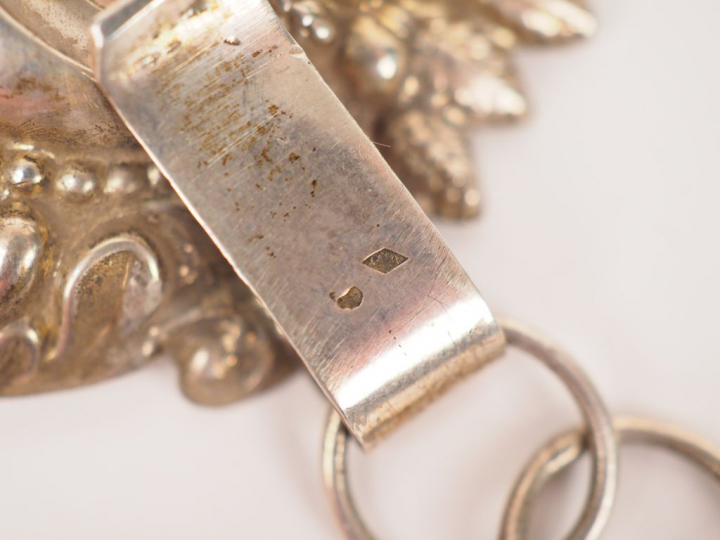 Trois différentes boucles de ceinture en argent.  Poids. 120 g