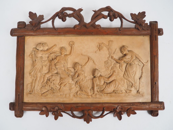 Plaque Napoléon III en concression calcaire à décor de Diane et de nym