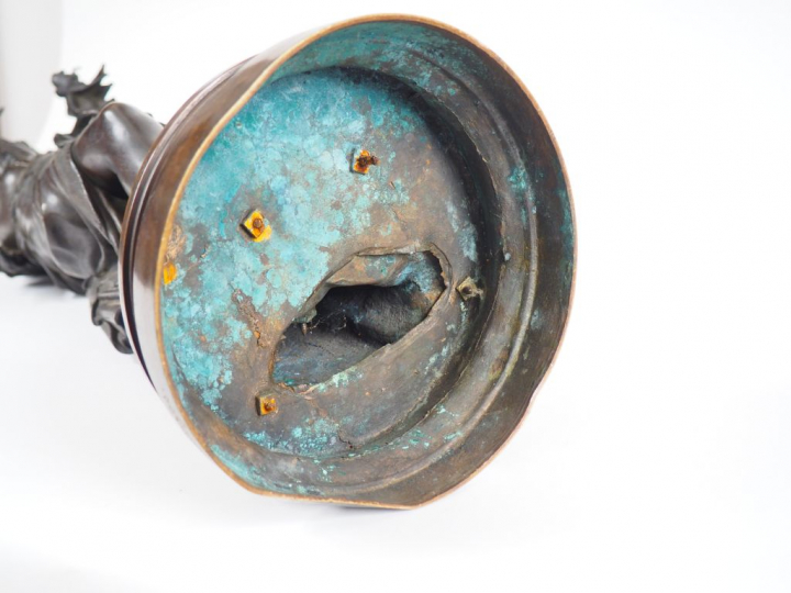 Jean BULIO. 'Jeune femme à la marionette'. Sculpture en bronze à patin