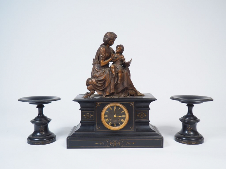 Garniture de cheminée Napoléon III en bronze à patine médaille et marb