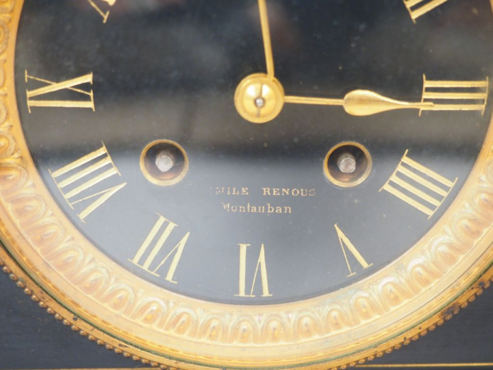 Garniture de cheminée Napoléon III en bronze à patine médaille et marb