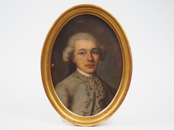 Ecole française fin XVIIIème. 'Portrait de jeune homme en médaillon'. 